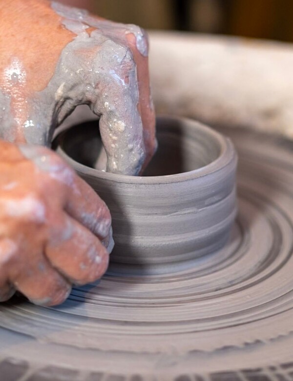 Skutbouddens krukmakeri drejar